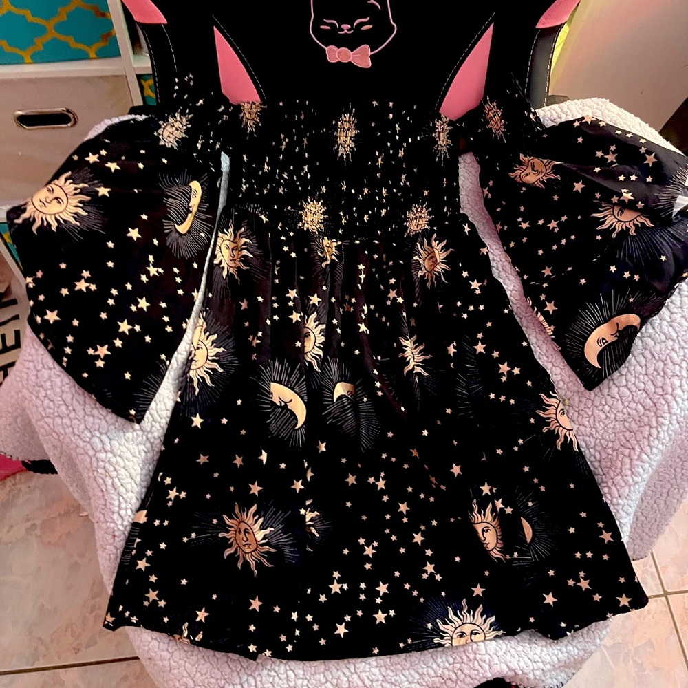 Cute Small witchy moon & sun dress with long falling sleeves!